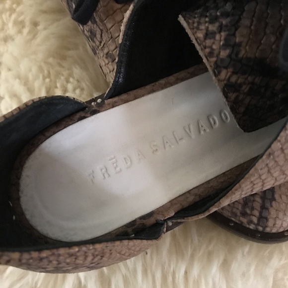 Freda Salvador Snakeskin Embossed Cutout Laced Oxfords - Size 9 - Picture 3 of 6